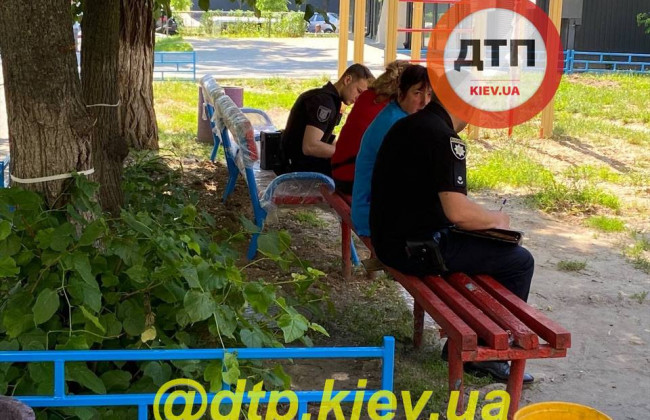 У столиці знайшли тіло чоловіка в сміттєпроводі