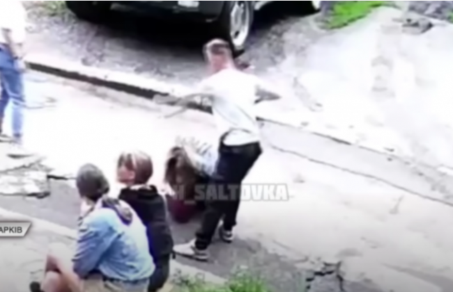 Жестокое избиение 14-летней в Харькове: подростку сообщили о подозрении