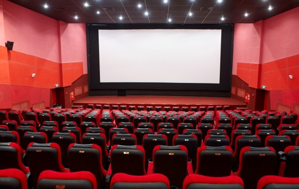 Уряд зняв обмеження щодо кількості відвідувачів кінозалів, театрів і церков
