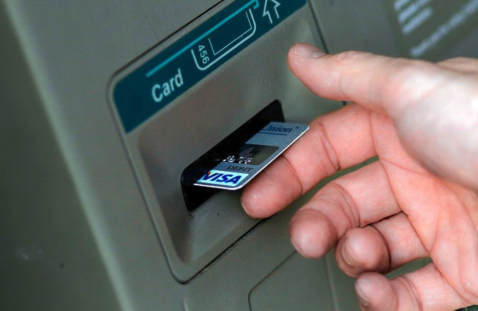 Хто несе відповідальність за крадіжку грошей з кредитної картки: позиція ВС