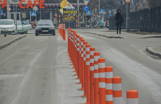 Борьба с хаотичной парковкой: в центре Киева хотят поставить делиниаторы