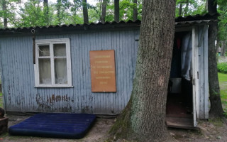 Под Киевом двое детей упали в яму уличного туалета: девочка умерла