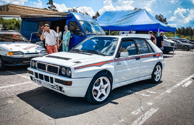 В Киеве заметили легендарный 30-летний итальянский спорткар