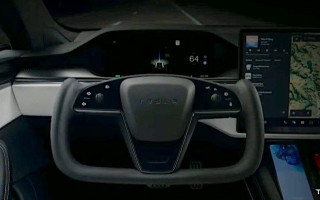 Новое рулевое колесо Tesla Model S Plaid оказалось неудобным при вождении