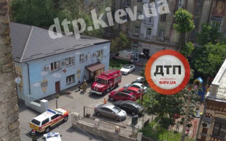 В Киеве мужчина провалился вместе с полом в собственной квартире