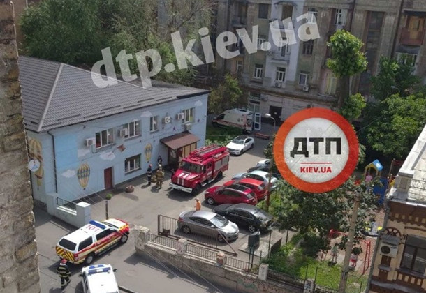 В Киеве мужчина провалился вместе с полом в собственной квартире