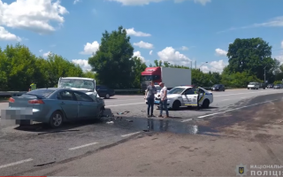 Микроавтобус влетел в легковушку на встречке: пострадал ребенок