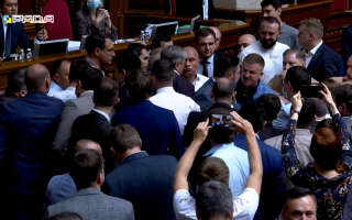 У Верховній Раді сталась бійка: довелось оголосити перерву, фото