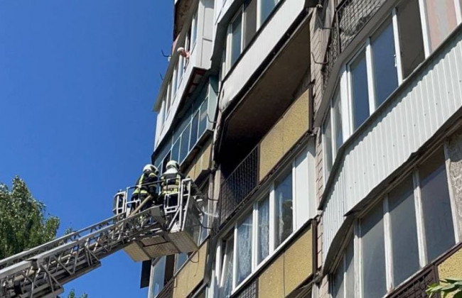 В Киеве горел балкон в многоэтажке