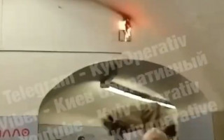 Тушили шваброй: в киевском метро произошел пожар, видео