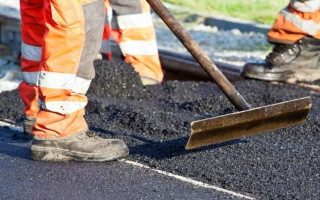 В Киеве из-за «героя парковки» не могут положить асфальт: подробности