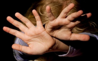 В киевской школе учительница избила ребенка с аутизмом: делом займется полиция