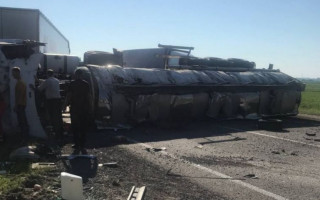 Серьезное ДТП на трассе Киев – Чоп: перевернулась автоцистерна, фото