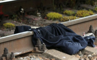 Под Киевом поезд насмерть сбил парня, видео