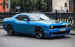 В Киеве заметили крутой суперкар Dodge Challenger