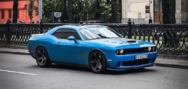 В Киеве заметили крутой суперкар Dodge Challenger