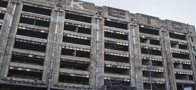 В Киеве ребенок упал с недостроя