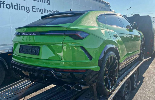 В Украину привезли эксклюзивный кроссовер Lamborghini
