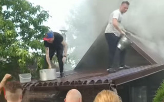 В Киеве вспыхнул пожар на территории одного из заведений общественного питания, видео