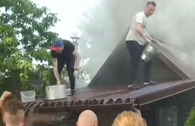 В Киеве вспыхнул пожар на территории одного из заведений общественного питания, видео