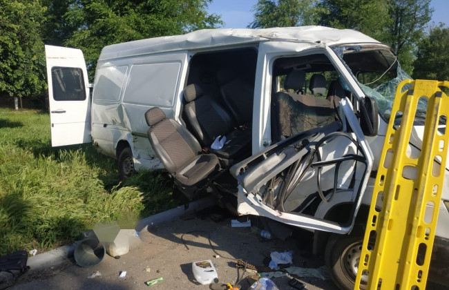 Серьезное ДТП с микроавтобусом на Днепропетровщине: два человека погибло, 8 – травмированы