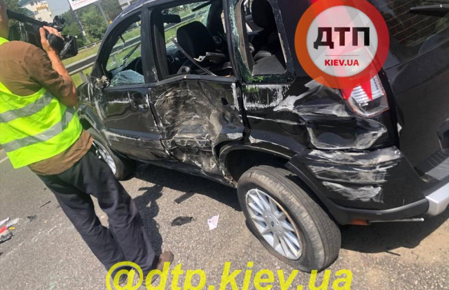 У Києві внаслідок ДТП перекинувся автомобіль