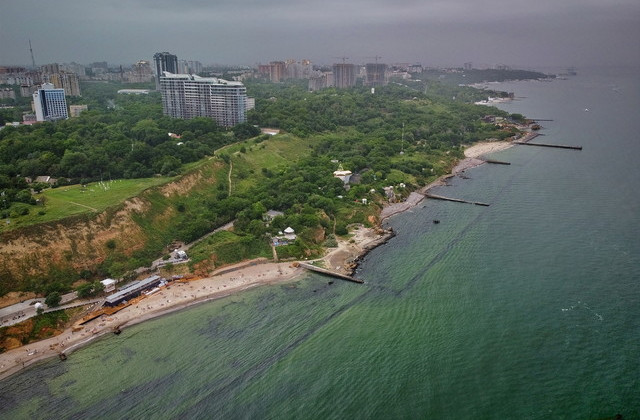 В Одессе море позеленело из-за бактерий, фото