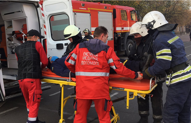 Во Львове в затопленной дождем многоэтажке загадочно погиб подросток