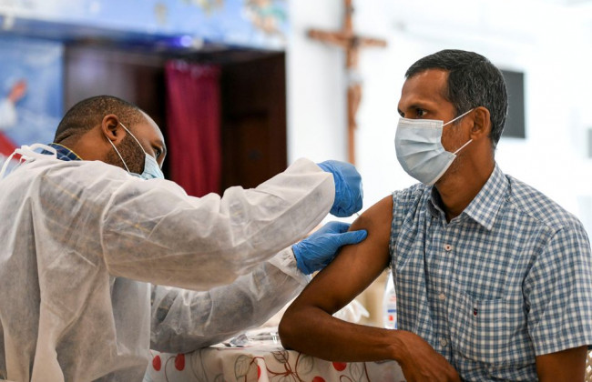 В ОАЭ предоставят туристам бесплатные вакцины против COVID-19