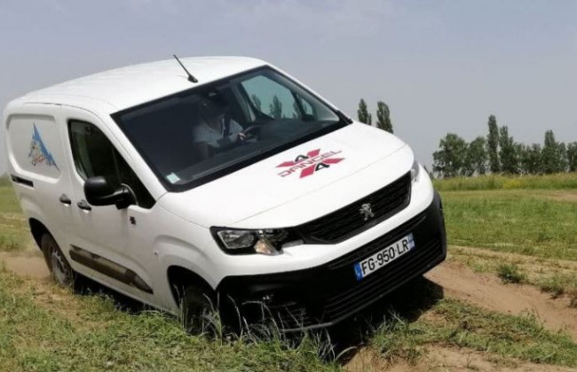 Французы презентовали особую линейку автомобилей Peugeot и Citroen в Украине