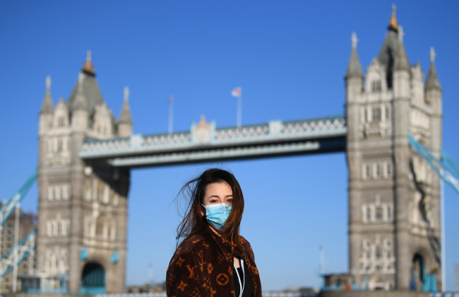 Великобритания хочет разрешить путешествия для вакцинированных туристов