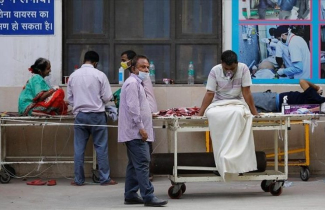 Новый индийский штамм коронавируса заразен даже на дистанции