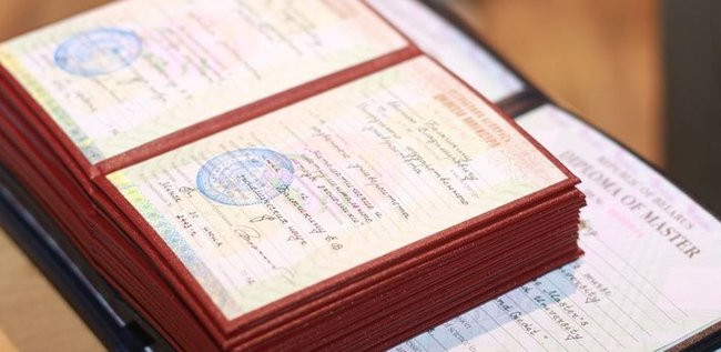 Депутати пропонують карати позбавленням стипендії чи відрахуванням із вишу за купівлю рефератів