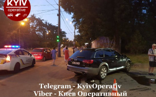 Масштабна ДТП в Києві: авто під час зіткнення знесло пішоходів на тротуарі