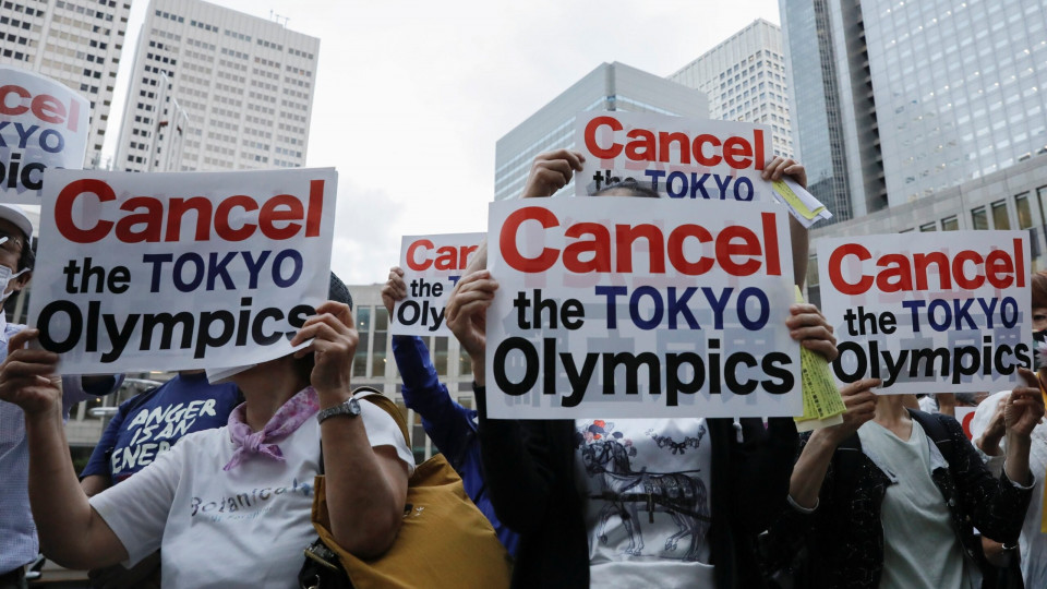 Токио-2020 запрещает фанатам алкоголь, пожатие рук и автографы