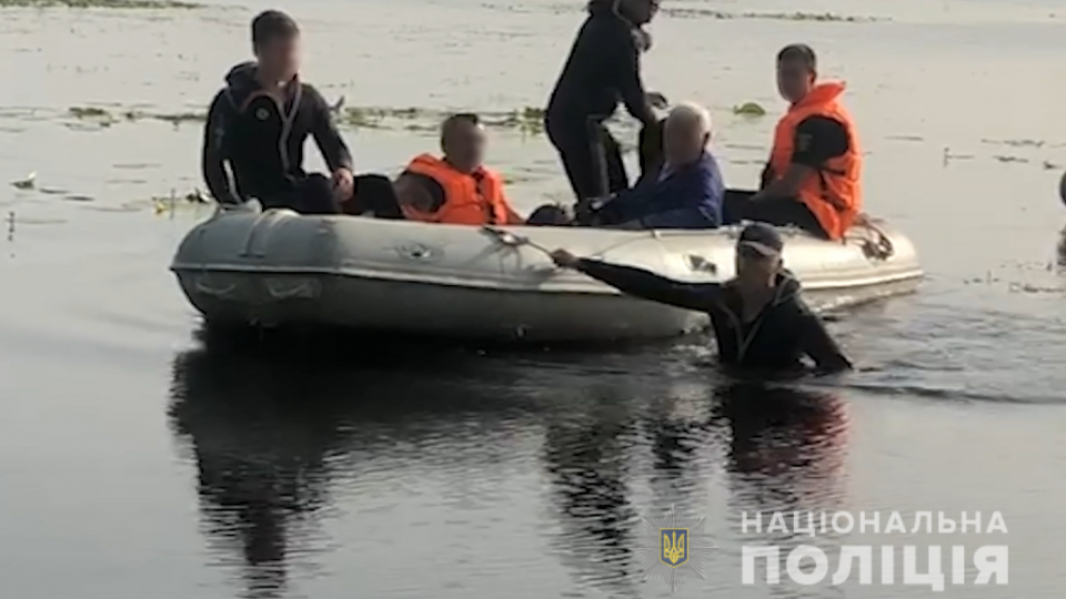 В Киевском море рыбака отнесло на 10 километров от берега, видео
