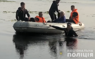 В Киевском море рыбака отнесло на 10 километров от берега, видео