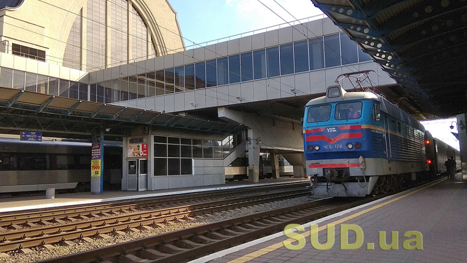 Во Львове разгорелся скандал с поездом УЗ: чемоданы увезли, а пассажиров бросили
