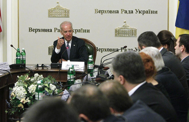 Инцидент с Joe Biden: кто автор подписи