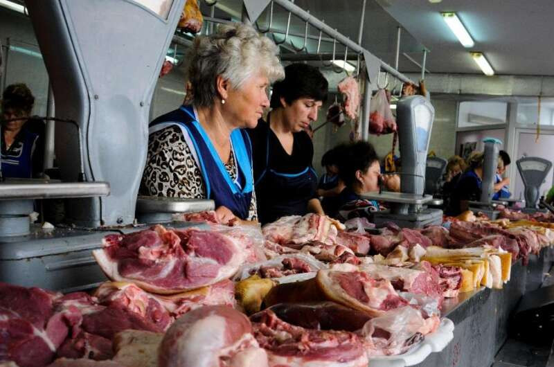 В Киеве запретили торговать мясом и молоком на рынках: что нужно знать