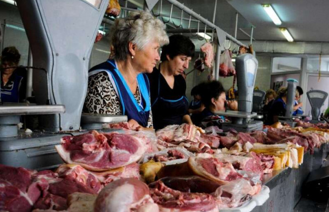 В Киеве запретили торговать мясом и молоком на рынках: что нужно знать