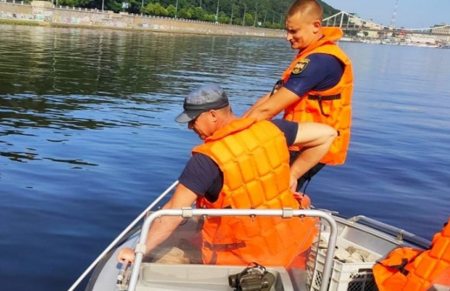 Трагедия в Киеве: из Днепра достали тело утопленника