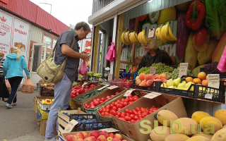 В Киеве на рынках временно запретили продавать ряд товаров