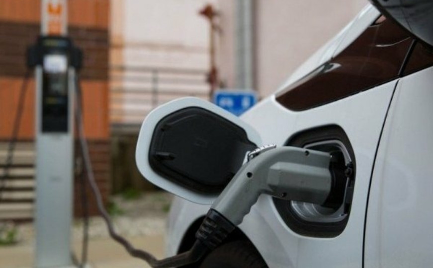 Эксперты сравнили ликвидность электрокаров с топливными автомобилями: кто в выигрыше