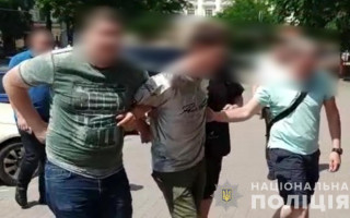 В Одессе поймали мужчину, который сбежал из зала суда: фото и видео