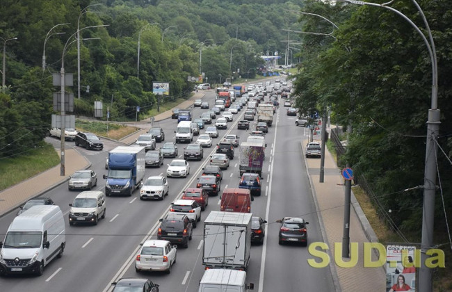 В Киеве ограничили движение грузовиков: назвали причину
