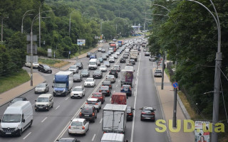 В Киеве ограничили движение грузовиков: назвали причину