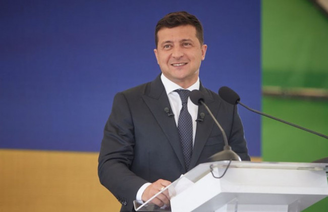 Владимир Зеленский поздравил украинцев с 25-летием Конституции