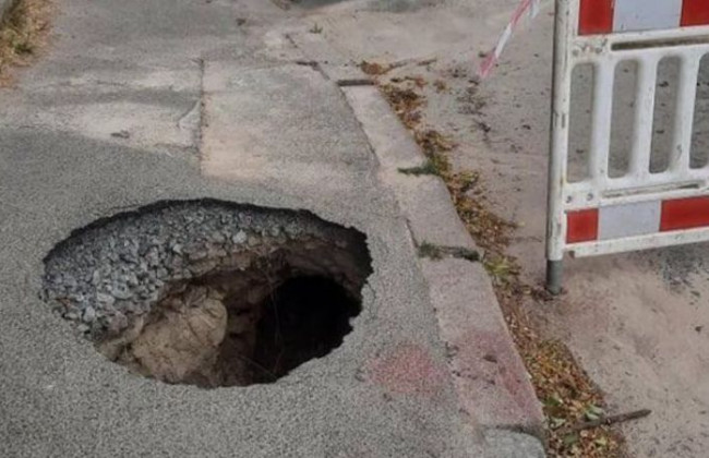 Три дня без воды: в Киеве снова произошла коммунальная авария, фото