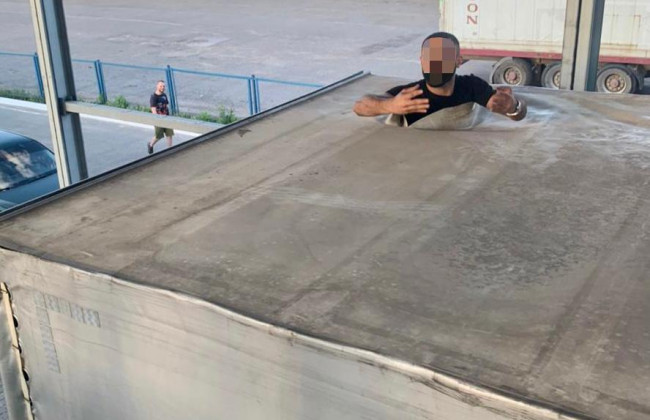 У Чорноморському порту прикордонники виявили нелегального мігранта з Туреччини